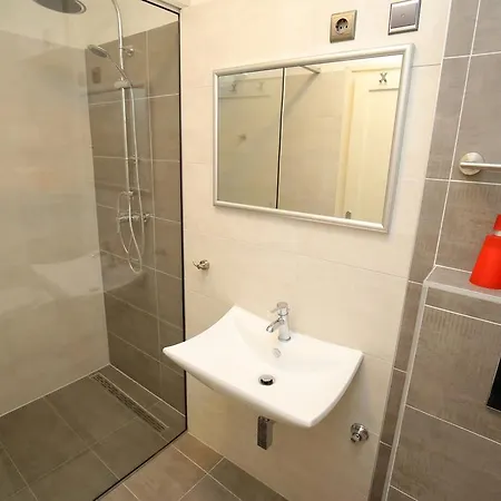 Feel Center Apartment