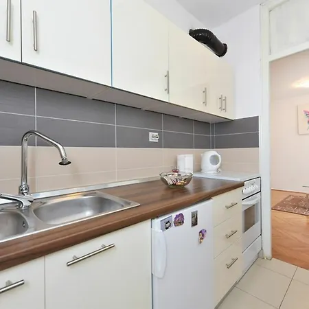 Feel Center Apartment