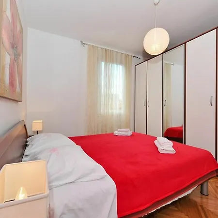 Apartment Feel Center