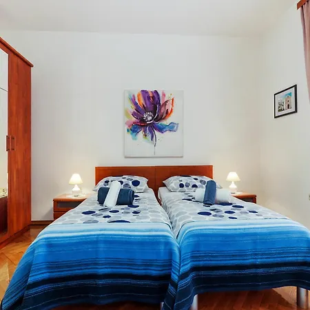 Feel Center Apartment